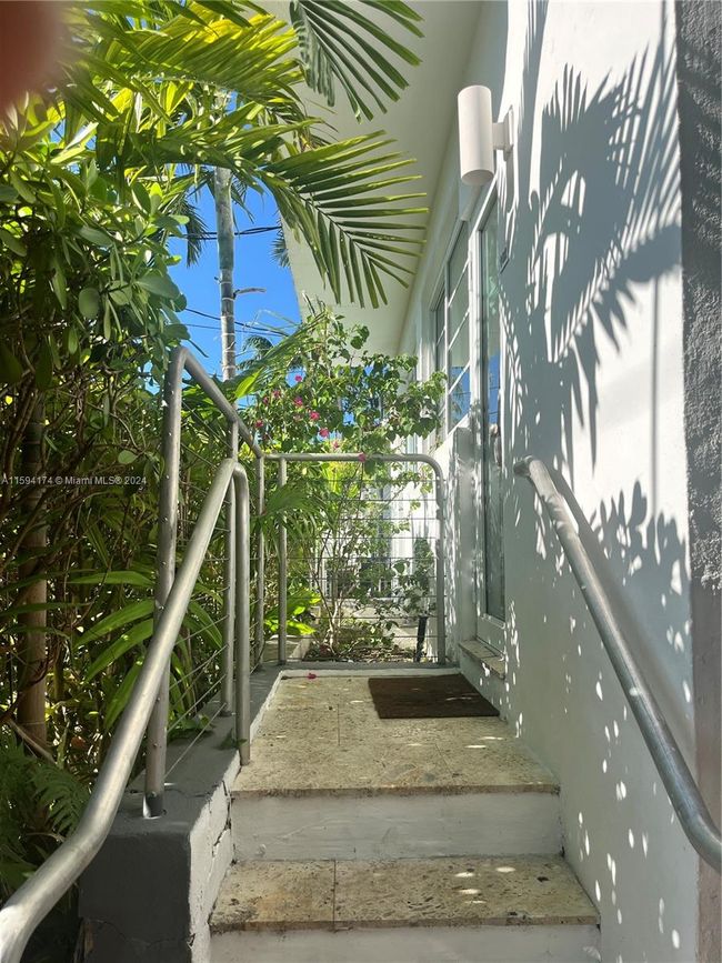 102 - 3917 N Meridian Ave, Condo with 1 bedrooms, 1 bathrooms and null parking in Miami Beach FL | Image 2