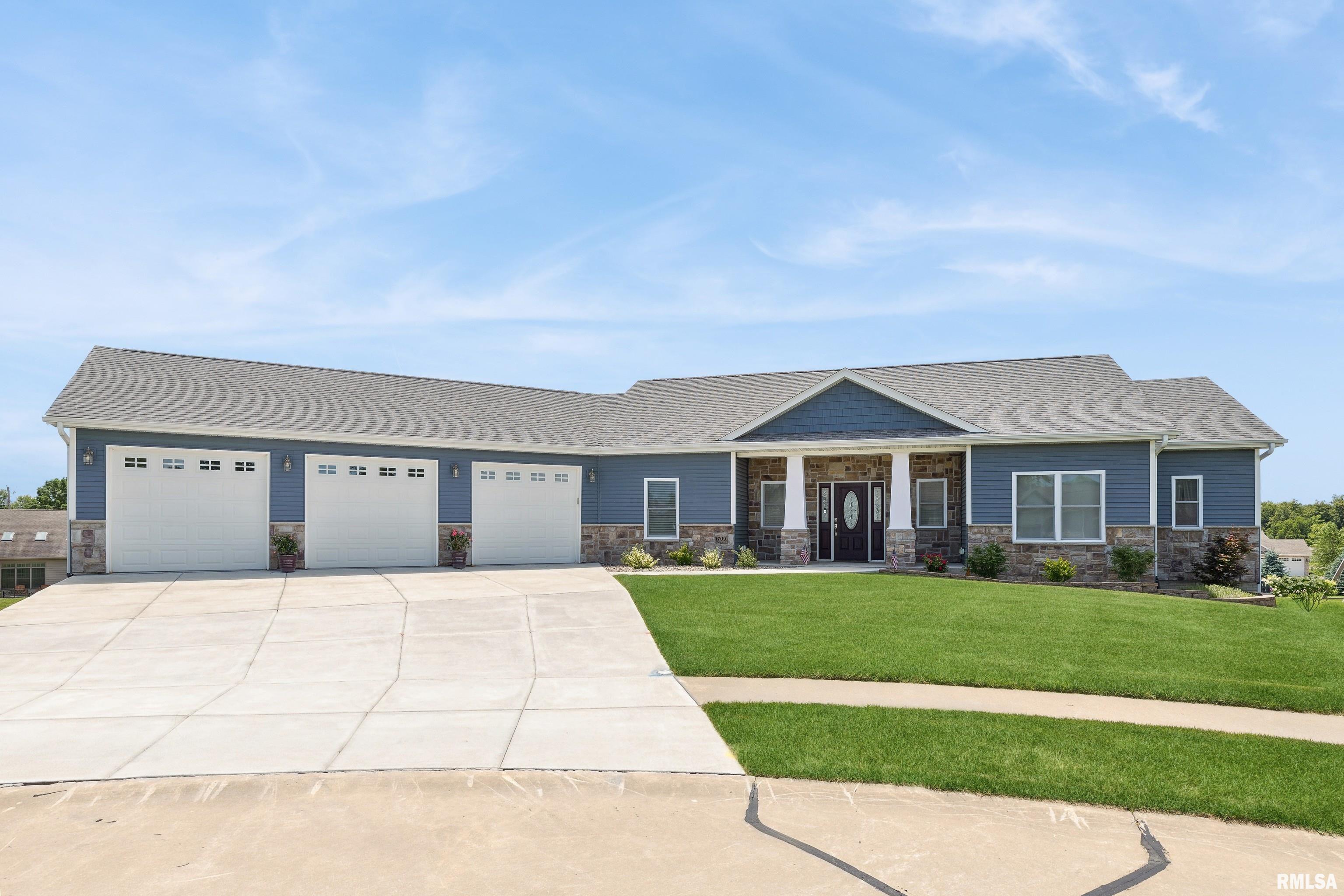 Wishing Well Ct, DE Witt, IA 52742