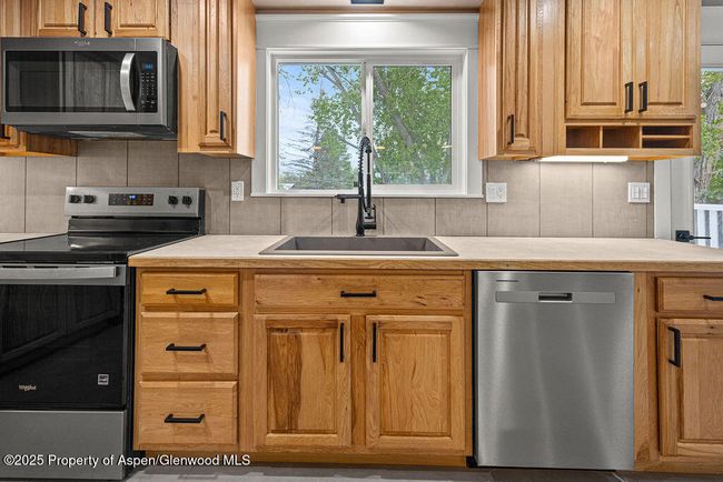 885 Stout St, House other with 5 bedrooms, 3 bathrooms and null parking in Craig CO | Image 6