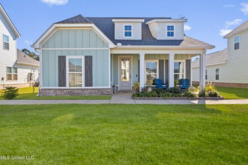 105 Everly Cir, Ocean Springs, MS, 39564-5699 | Card Image