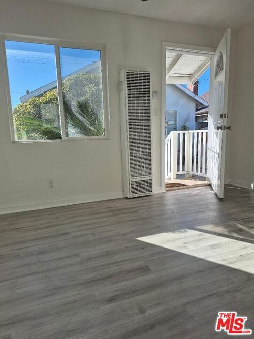 15422 S Catalina Ave, Gardena, CA, 90247-4027 | Card Image