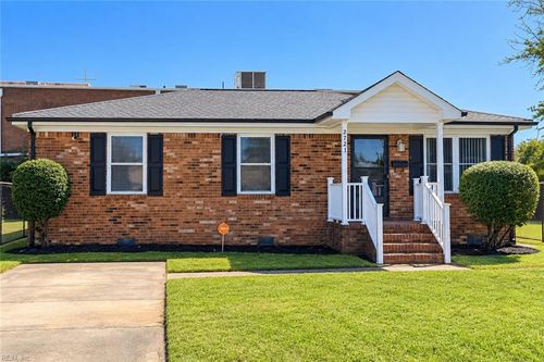 2721 Moton St, Portsmouth, VA, 23707-4205 | Card Image