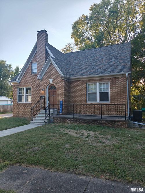 730 N Cedar St, Galesburg, IL, 61401-2764 | Card Image
