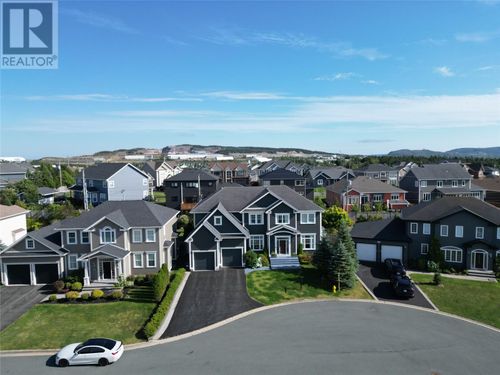 27 Stonebridge Pl, Saint Johns, NL, A1A5W8 | Card Image