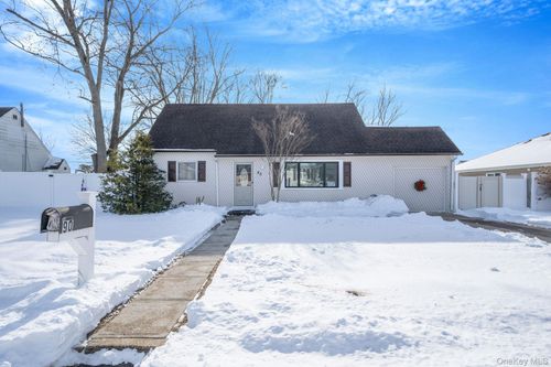90 Winchester Dr, Lindenhurst, NY, 11757-1714 | Card Image