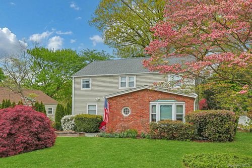 201 Westchester Ave, Thornwood, NY, 10594-1719 | Card Image