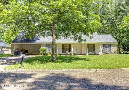 905 Wildwood Dr, Clinton, MS, 39056-3653 | Card Image