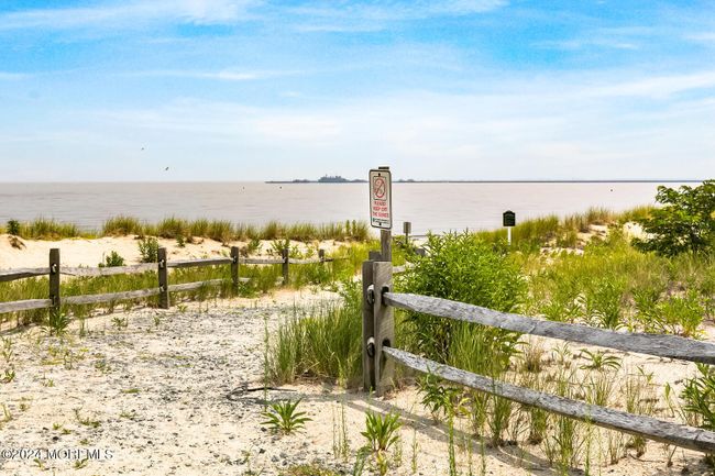 20 Golden Eye Ln, Condo with 3 bedrooms, 4 bathrooms and 2 parking in Port Monmouth NJ | Image 31