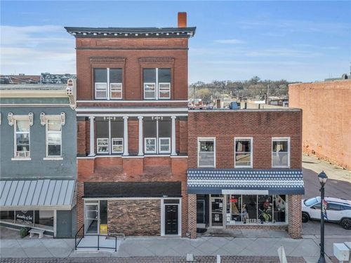 513 Delaware St, Leavenworth, KS, 66048-2642 | Card Image