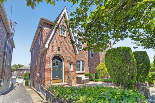84 Halstead Ave, Yonkers, NY, 10704-3008 | Card Image
