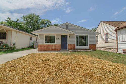 20229 Floral St, Livonia, MI, 48152-2321 | Card Image