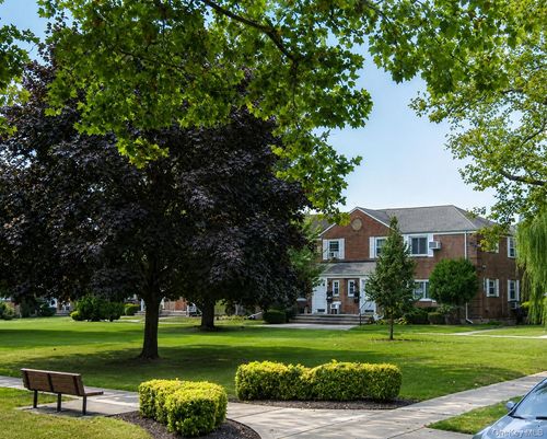 260-51 73rd Ave, Glen Oaks, NY, 11004-1029 | Card Image