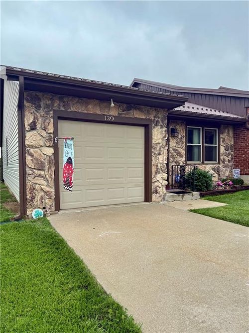 130 N Ryan'S Way, St Joseph, MO, 64506 | Card Image