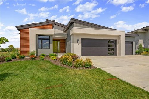 25064 W 112th St, Olathe, KS, 66061-7160 | Card Image