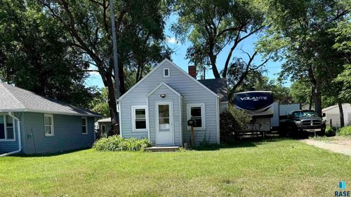 1031 E 1st Ave Avenue, Mitchell, SD, 57301 | Card Image