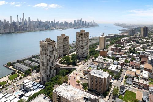 25f-7000 Kennedy Blvd W, Guttenberg, NJ, 07093-1817 | Card Image