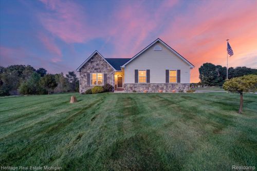 9172 Acacia Trl, Pinckney, MI, 48169-9681 | Card Image