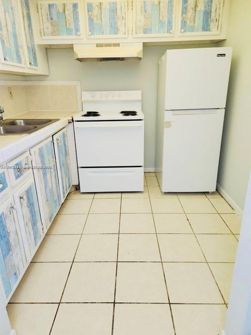 e-119 Salisbury E, West Palm Beach, FL, 33417-1956 | Card Image