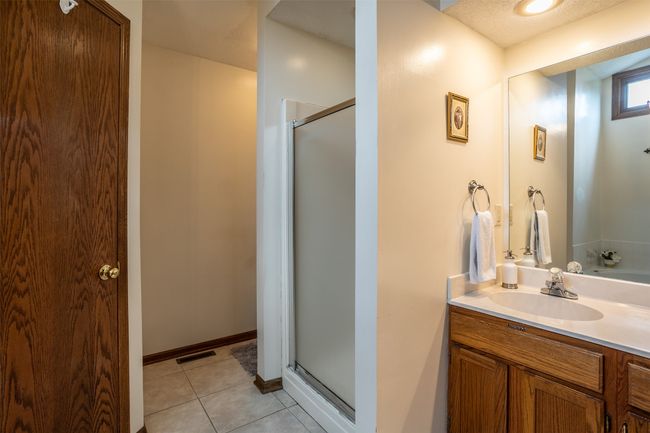 7508 Hickory Ln, Home with 5 bedrooms, 4 bathrooms and null parking in Urbandale IA | Image 27