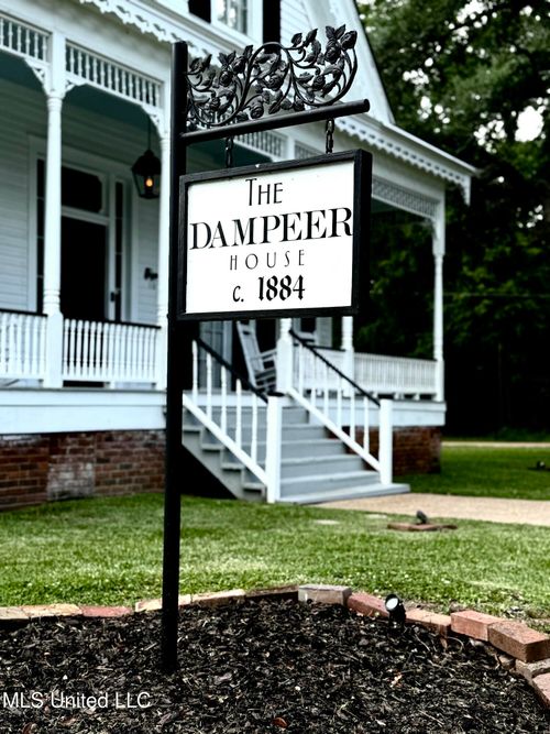 105 N Raymond St, Crystal Springs, MS, 39059-2788 | Card Image