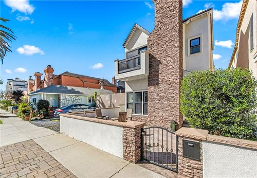 219 2nd St, Huntington Beach, CA, 92648 | Card Image