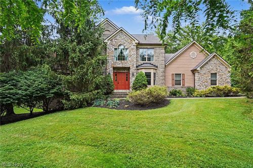 11440 Glenmora Dr, Chardon, OH, 44024-8678 | Card Image