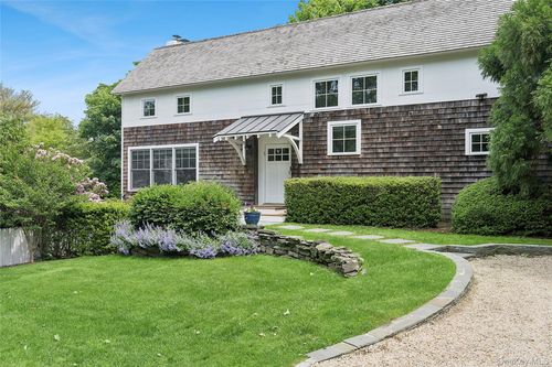 2 Schwenks Road, Southampton, NY, 11976 | Card Image