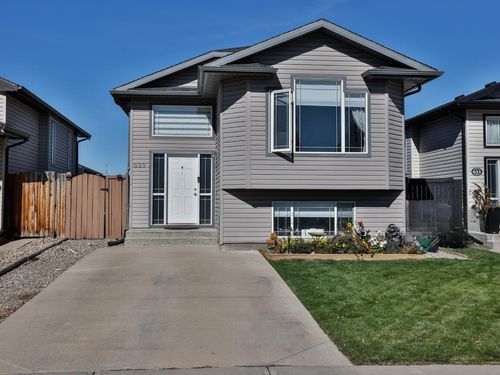 635 Aberdeen Cres W, Lethbridge, AB, T1J5A9 | Card Image