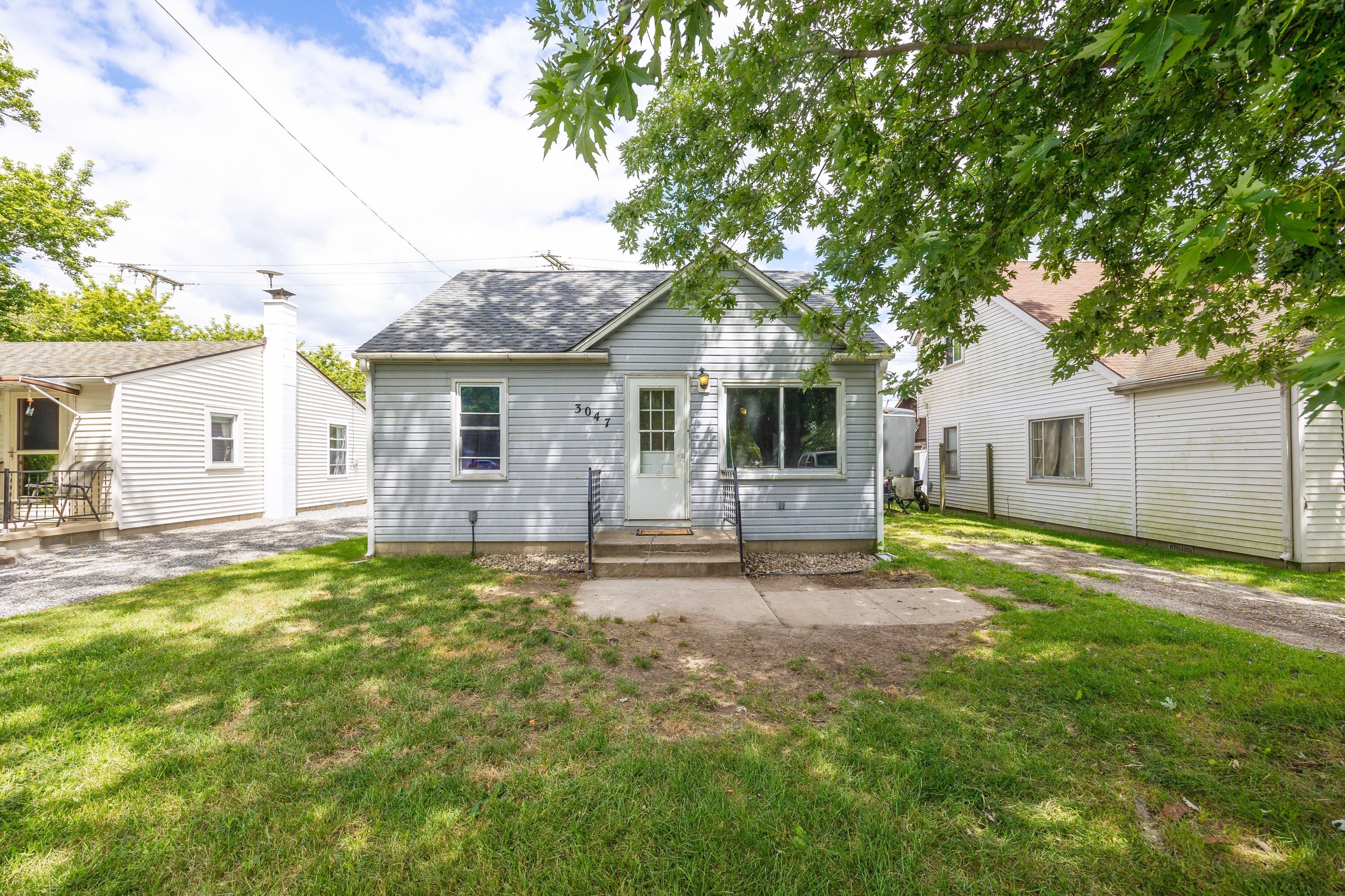 Cloverdale St, Monroe, MI 48162