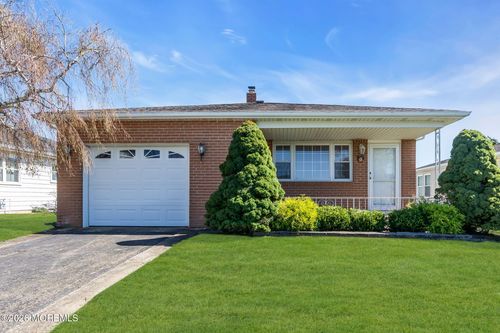 77 Pirogue St, Toms River, NJ, 08757-4136 | Card Image