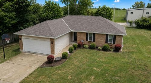 411 10th St, Garden City, MO, 64747-8212 | Card Image