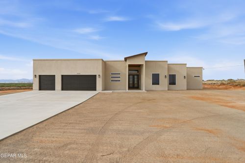 688 Desert Ln, Chaparral, NM, 88081-7206 | Card Image