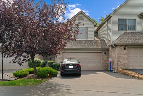 8735 Golden Rose Dr, Orland Park, IL, 60462-5692 | Card Image