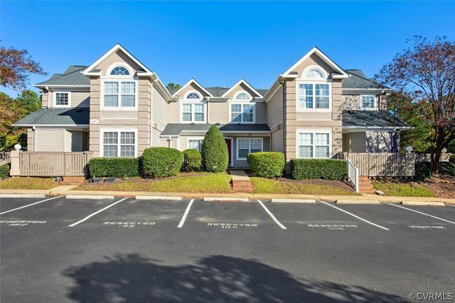 803 Queens Way, Condo with 2 bedrooms, 2 bathrooms and null parking in Williamsburg VA | Image 1