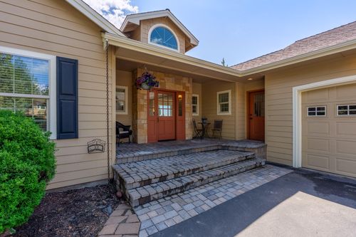 1580 Murrelet Dr, Redmond, OR, 97756-8372 | Card Image