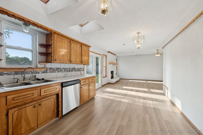 13973 S Hickory St, House other with 4 bedrooms, 2 bathrooms and null parking in Glenpool OK | Image 11