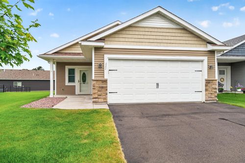 211 8th Ave Ne, Isanti, MN, 55040-4547 | Card Image