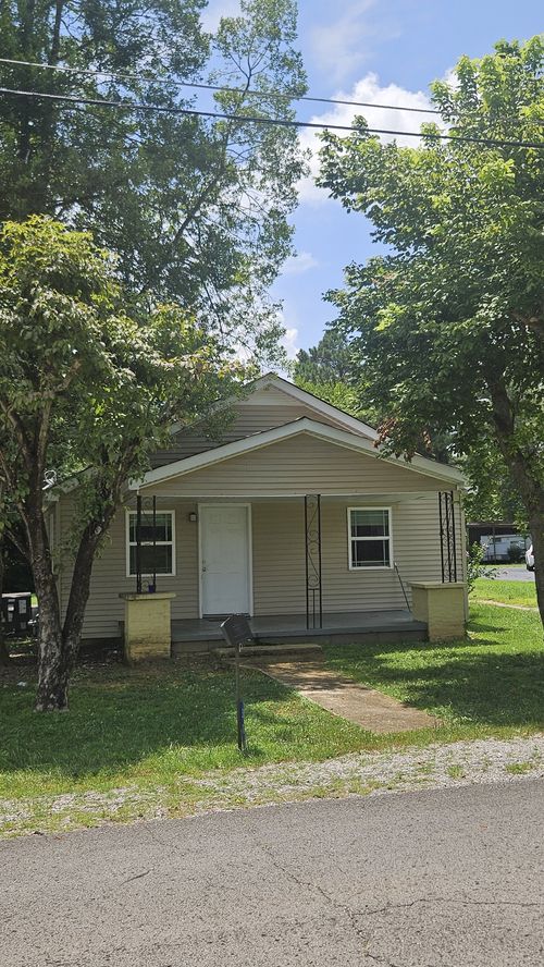 303 Fairview St, Estill Springs, TN, 37330-3007 | Card Image