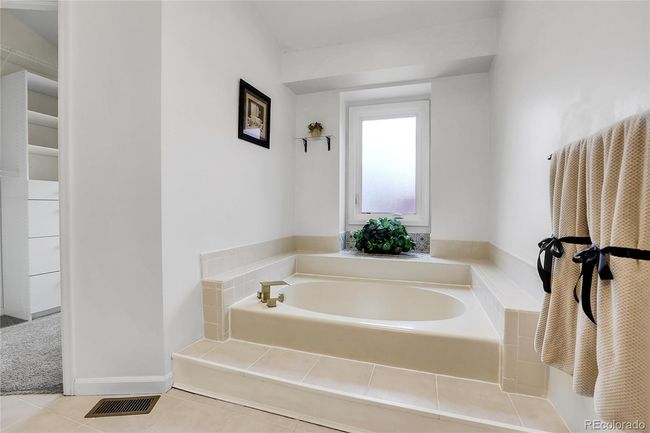 LUXURIOUS SOAKING TUB | Image 22