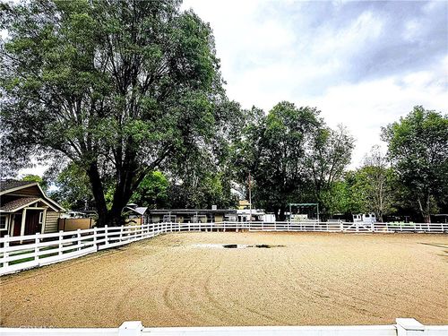 22050 Tulsa St, Chatsworth, CA, 91311-1360 | Card Image