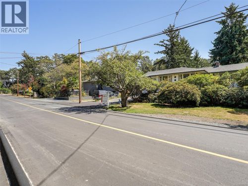 1233 Tattersall Dr, Victoria, BC, V8P1Y8 | Card Image