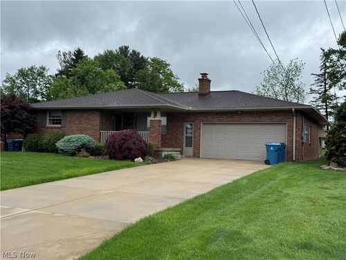 592 W Omar St, Struthers, OH, 44471-1351 | Card Image