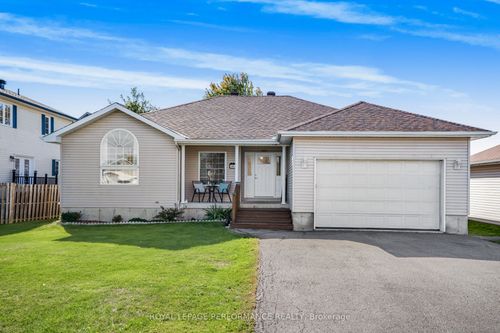 40 Lori Lane, North Dundas, ON, K0C1H0 | Card Image