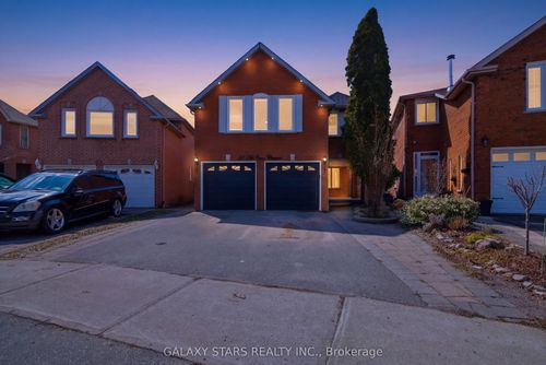 27 Mcinnes Crescent, Scarborough, ON, M1B5E9 | Card Image