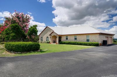 286 Thoroughbred Ln, House other with 3 bedrooms, 2 bathrooms and null parking in Spring Branch TX | Image 3