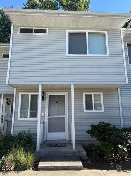 76-2101 Poplar Dr, Medford, OR, 97504-4632 | Card Image