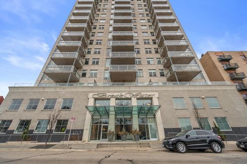 902-1313 N Franklin Place, Milwaukee, WI, 53202 | Card Image