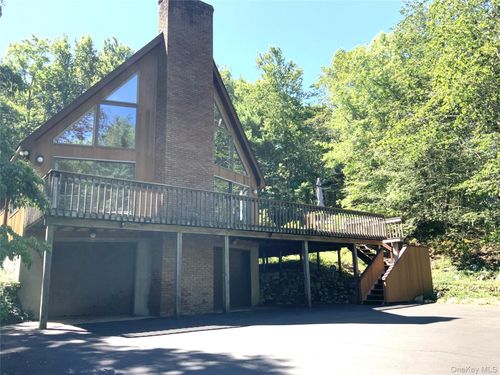 73 Glen Rd, Calverton, NY, 11933-1121 | Card Image