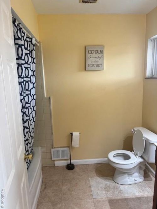 11455 E 11 Mile Rd, Warren, MI, 48093-4478 | Card Image