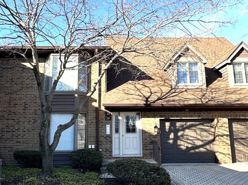 28-28 Queens Ct, Westchester, IL, 60154-5631 | Card Image